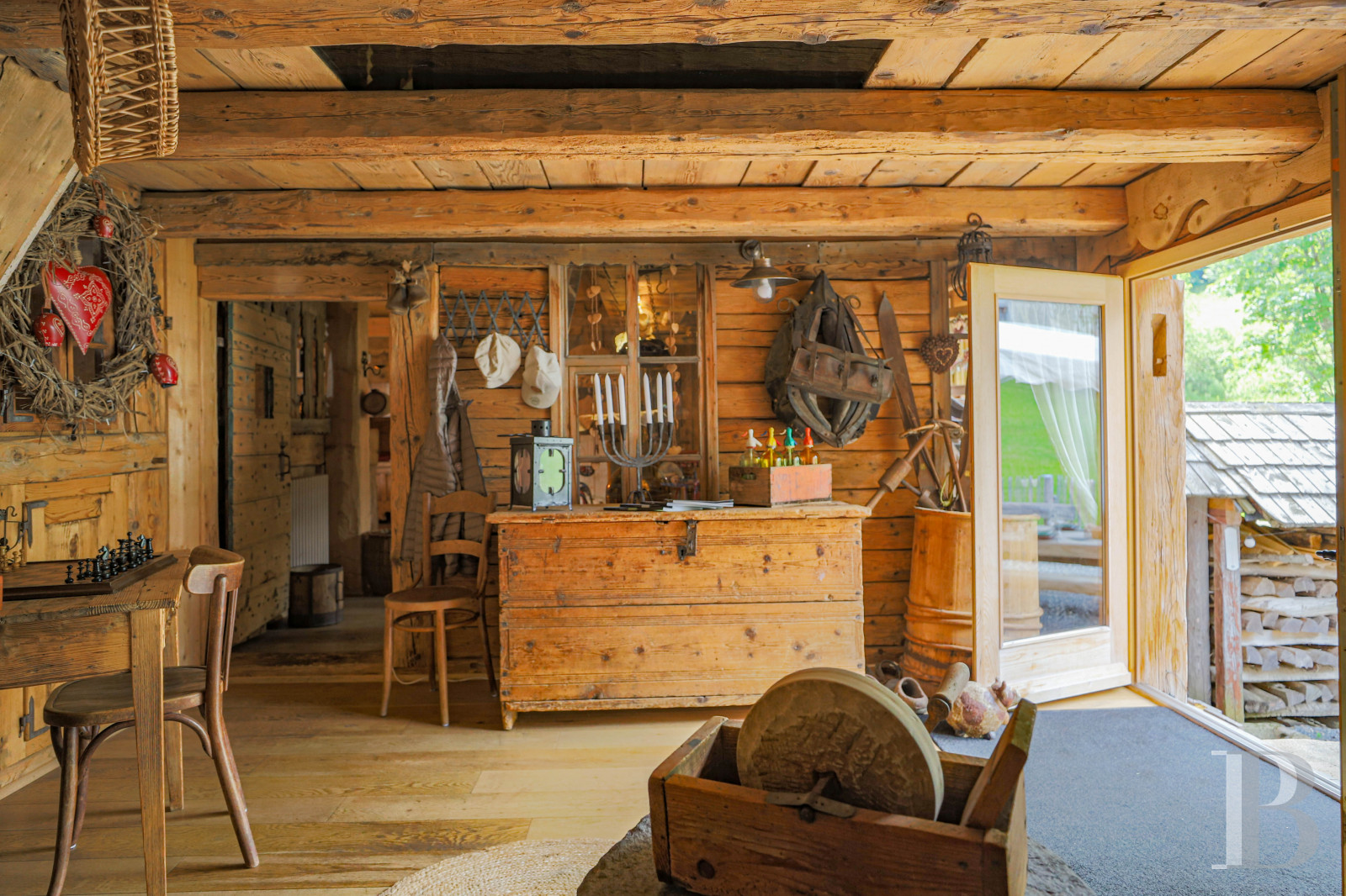 A traditional chalet barn surrounded by alpine pastures in Haute-Savoie, not far from Morzine - photo  n°10